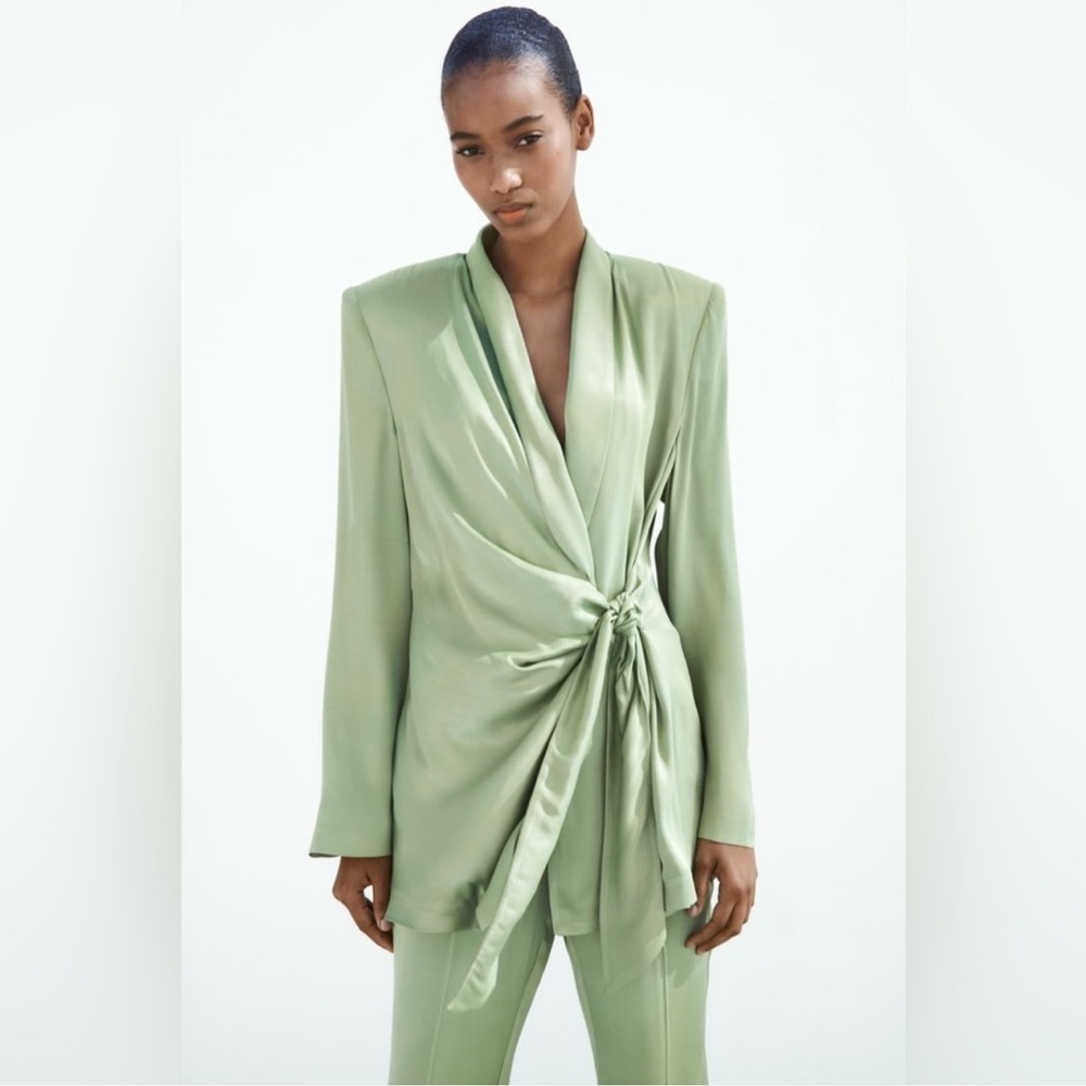 ZARA GREEN KNOTTED SATIN EFFECT BLAZER 7668/527. Size XS Designer Classic